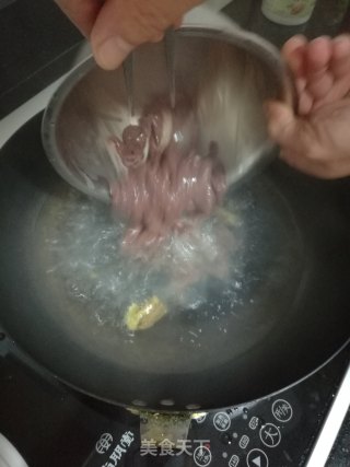炝拌无腥味猪肝菠菜的做法步骤：7