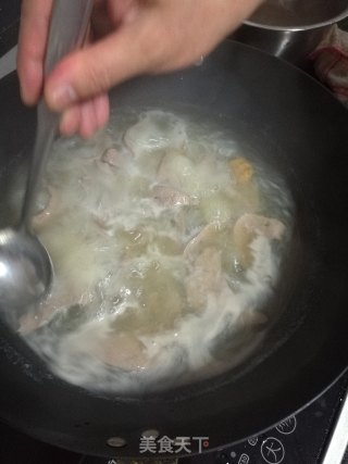 炝拌无腥味猪肝菠菜的做法步骤：8