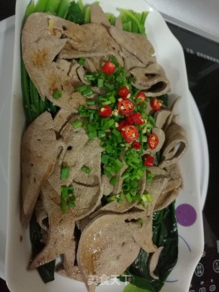 炝拌无腥味猪肝菠菜的做法步骤：11