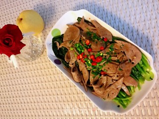 炝拌无腥味猪肝菠菜的做法步骤：13
