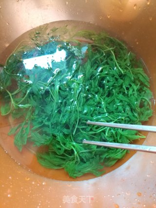 咸蛋黄肉松馅艾草青团的做法步骤：4