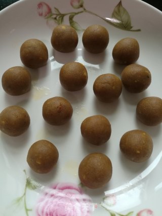 咸蛋黄肉松馅艾草青团的做法步骤：13