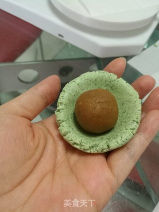 咸蛋黄肉松馅艾草青团的做法步骤：19