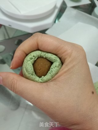 咸蛋黄肉松馅艾草青团的做法步骤：20