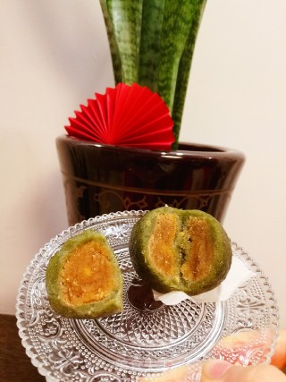 咸蛋黄肉松馅艾草青团的做法步骤：24