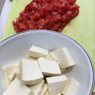蕃茄烧豆腐的做法步骤：1