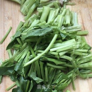 家常菠菜梗炒肉的做法步骤：4