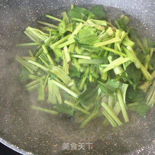 家常菠菜梗炒肉的做法步骤：6