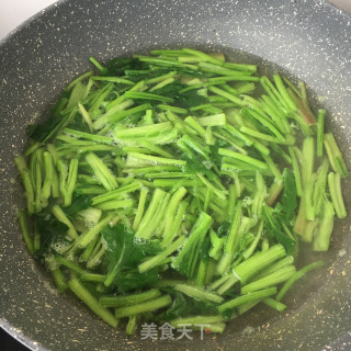 家常菠菜梗炒肉的做法步骤：7