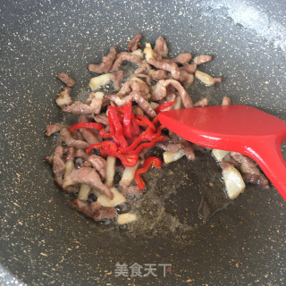 家常菠菜梗炒肉的做法步骤：14
