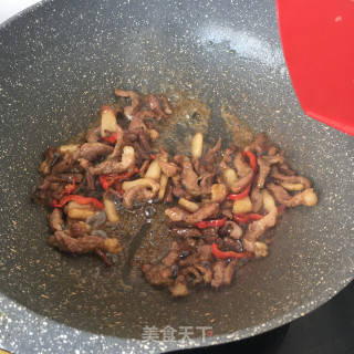 家常菠菜梗炒肉的做法步骤：16