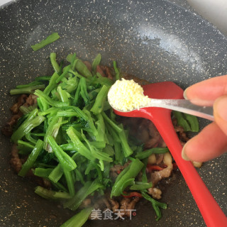 家常菠菜梗炒肉的做法步骤：17
