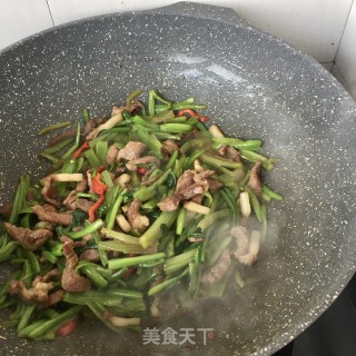 家常菠菜梗炒肉的做法步骤：18