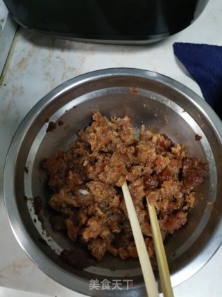 荸荠鲜肉水饺的做法步骤：2