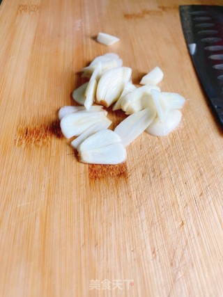 培根炒西兰花的做法步骤：2