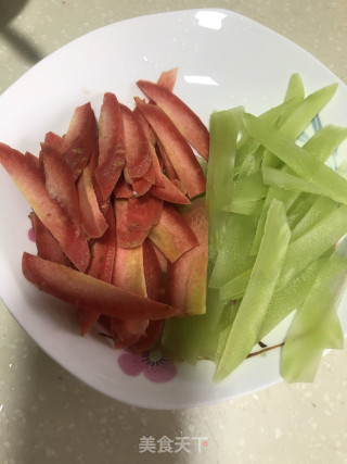 三色牛肉片的做法步骤：1
