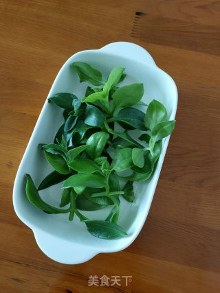 芝麻酱樱桃萝卜沙拉的做法步骤：2