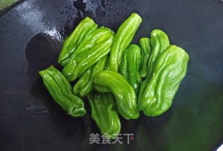 糖醋虎皮青椒的做法步骤：2