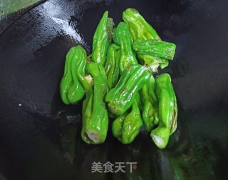 糖醋虎皮青椒的做法步骤：3