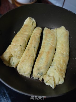 鱼松鸡蛋卷的做法步骤：4