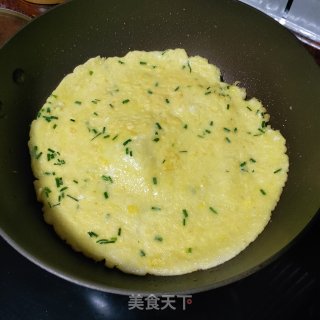 鱼松鸡蛋煎饼的做法步骤：3
