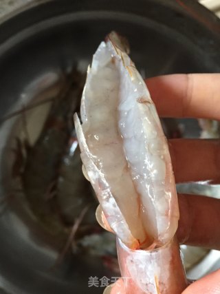 蒜蓉开边虾蒸面的做法步骤：2