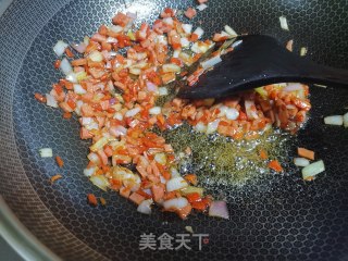 炒馒头丁的做法步骤：3