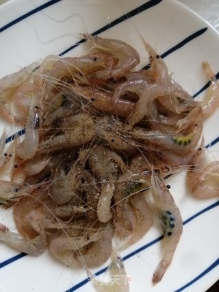油炸小河虾的做法步骤：2
