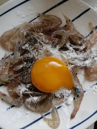 油炸小河虾的做法步骤：3