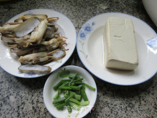 蛏子煮豆腐的做法步骤：1