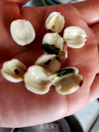 红枣银耳莲子羹的做法步骤：5