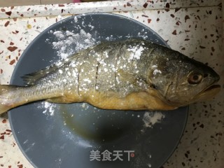 香煎黄花鱼的做法步骤：2