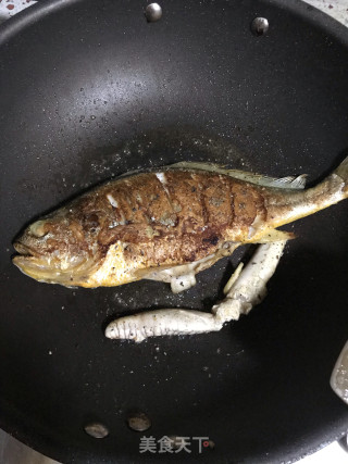 香煎黄花鱼的做法步骤：5