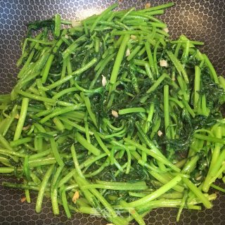 蒜蓉炒茼蒿的做法步骤：5