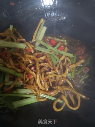 木瓜炒卤耳尖的做法步骤：6
