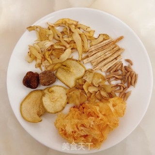 广东靓汤之银耳雪梨清润汤的做法步骤：1