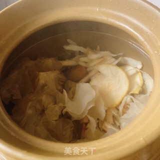 广东靓汤之银耳雪梨清润汤的做法步骤：3