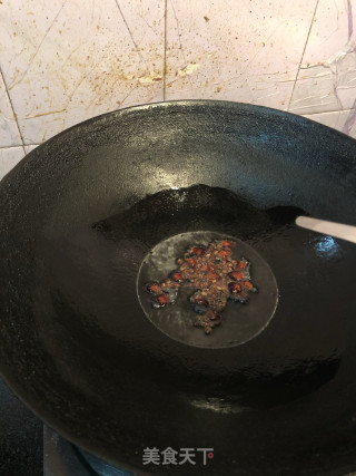 干煸鸡的做法步骤：1