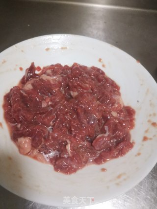 小炒牛里脊的做法步骤：2