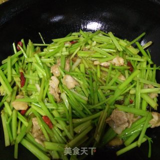 五花肉炒芹菜的做法步骤：4