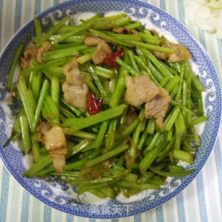 五花肉炒芹菜的做法步骤：5