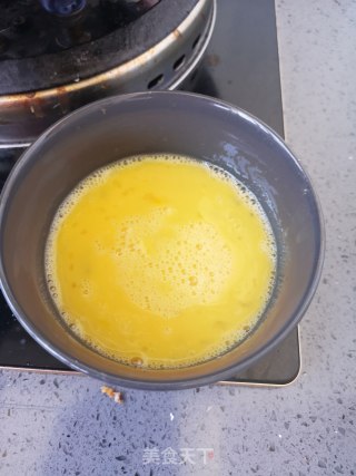 馄饨抱（爆）蛋的做法步骤：3
