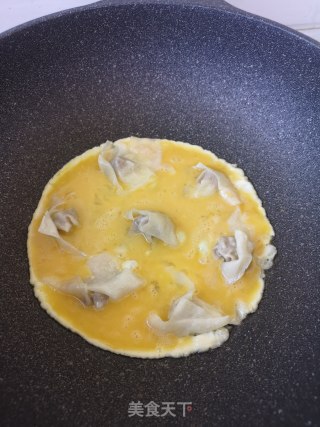 馄饨抱（爆）蛋的做法步骤：5