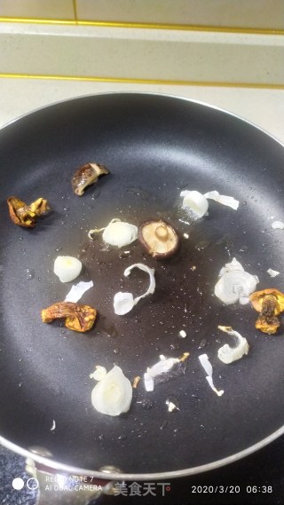 鸡胸肉焖腐竹的做法步骤：4