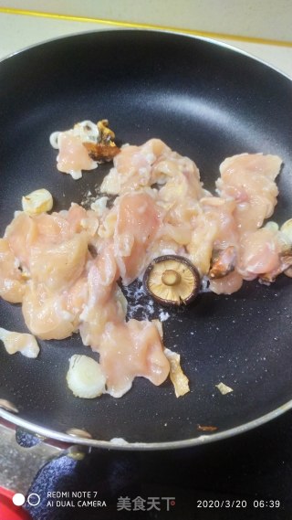 鸡胸肉焖腐竹的做法步骤：5