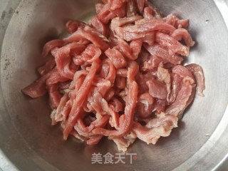 线椒炒牛肉的做法步骤：1
