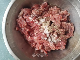 线椒炒牛肉的做法步骤：2