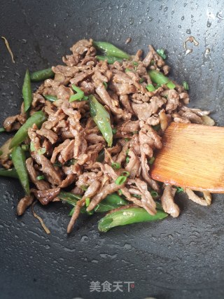 线椒炒牛肉的做法步骤：9