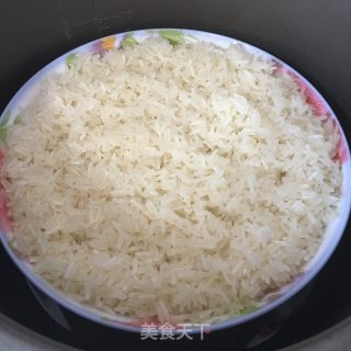 香菇火腿糯米饭的做法步骤：1