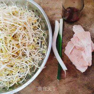 香辣豆芽的做法步骤：1